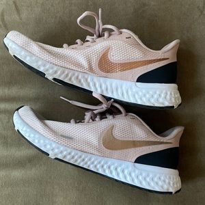Nike Revolution 8.5 Athletic Shoes